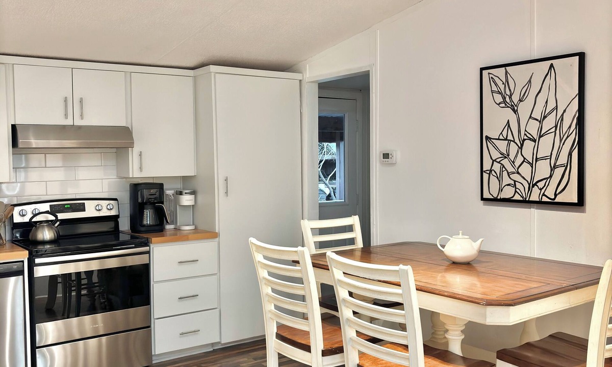 Dale House | 3-bedroom Home 7 miles from COTA, 23 miles from Austin