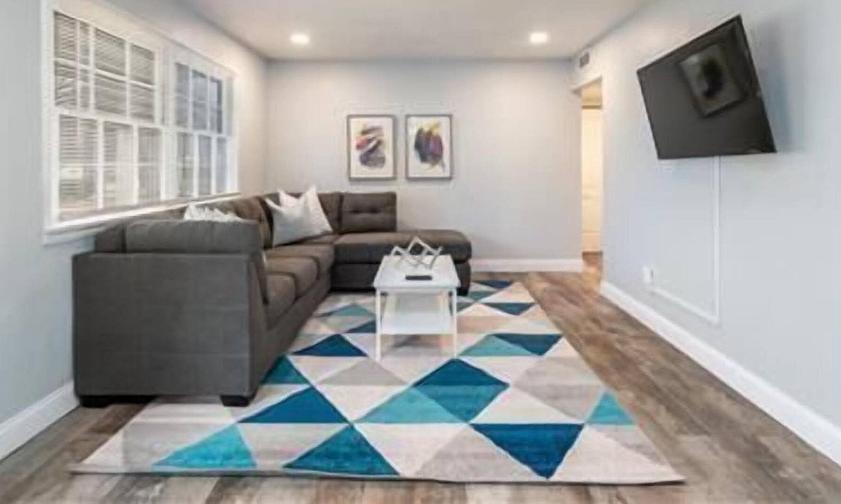 Hazelwood House | 3 Bedroom Home in a Convenient Location JZ Vacation Rentals