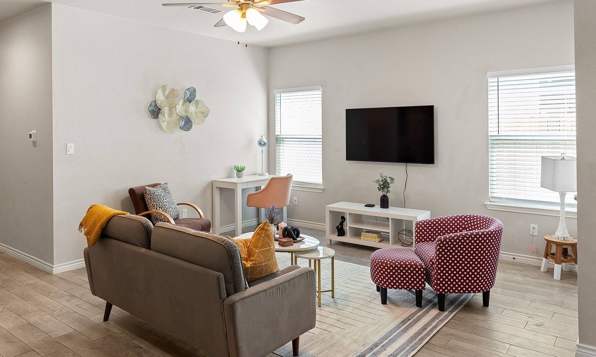 Jarrell House | 3-bedroom home in marvelous Jarrell where country meets style
