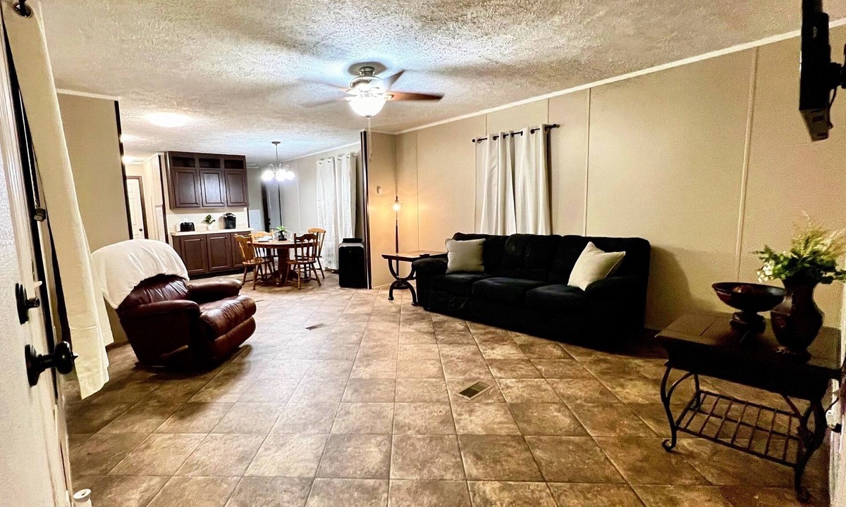 Sorrento House | 3-bedroom home in quaint Sorrento with AC, WiFi, pond