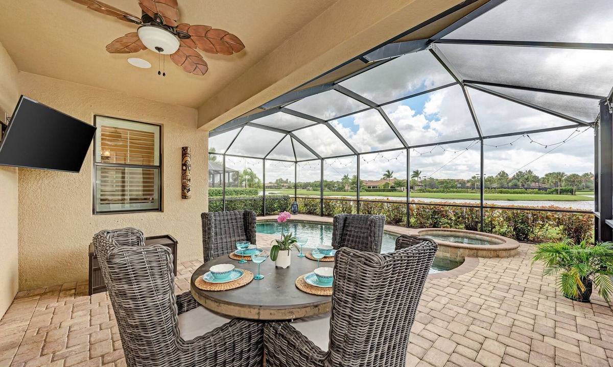 Bradenton House | 3 bedroom home with private pool and hot tub in Riverstrand Golf & Country Club