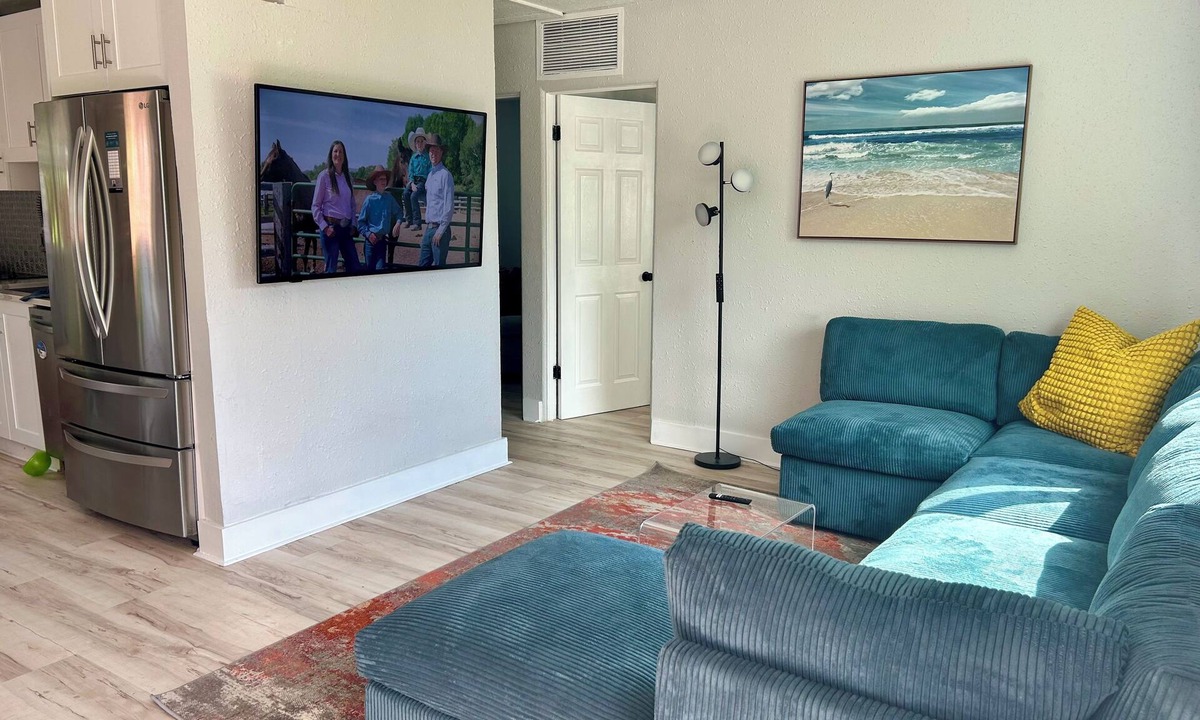 Oakland Park House | 3 Bedroom homes for Short-term Stays for Business or Snowbirds