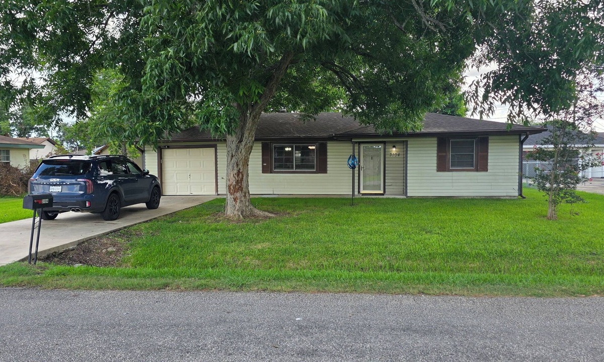 Nederland House | 3 Bedroom House - Centrally Located Port Arthur/Beaumont/Orange