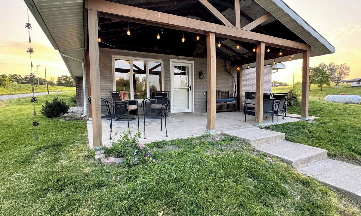Perry House | 3-bedroom house in a GREAT location on Highway J in Perry!