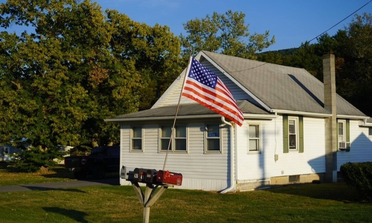 Clintondale House | 3-bedroom house in amazing Mill Hall close to Penn State and Fishing
