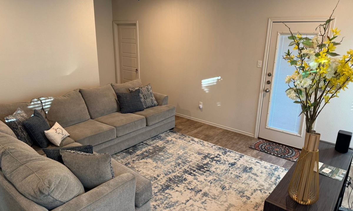 Lubbock House | 3-bedroom house in awesome Lubbock with WiFi, AC, Laundry