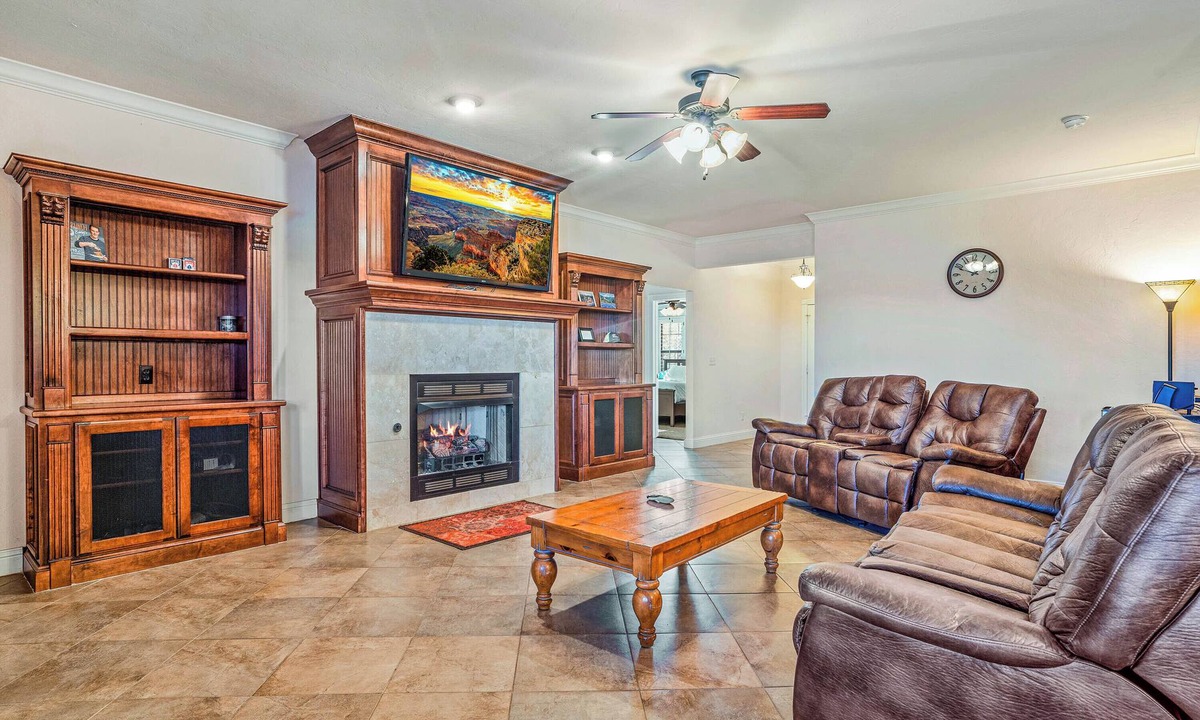 Altus House | 3-bedroom house in beautiful Altus with cool AC