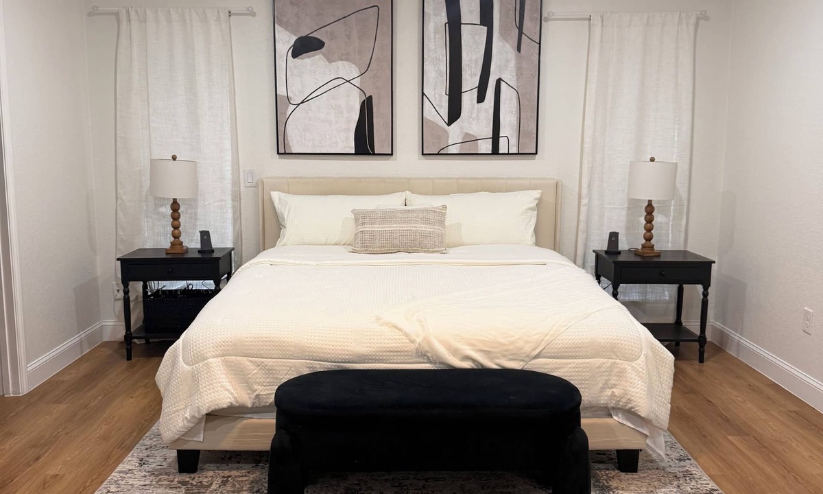 Irving House | 3 Bedroom house in Central DFW Near airports & Entertainment