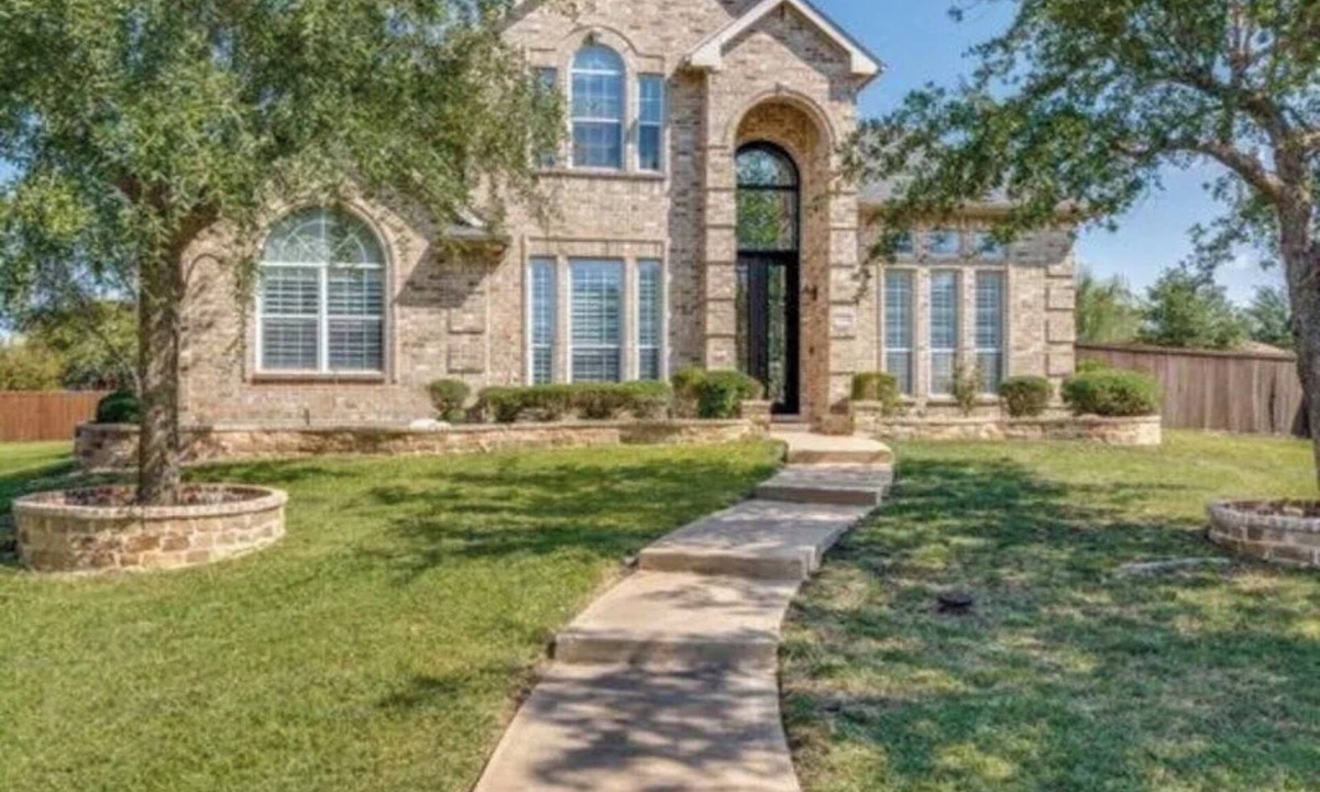 Elmo House | 3-bedroom house in charming Rockwall with AC and fitness room