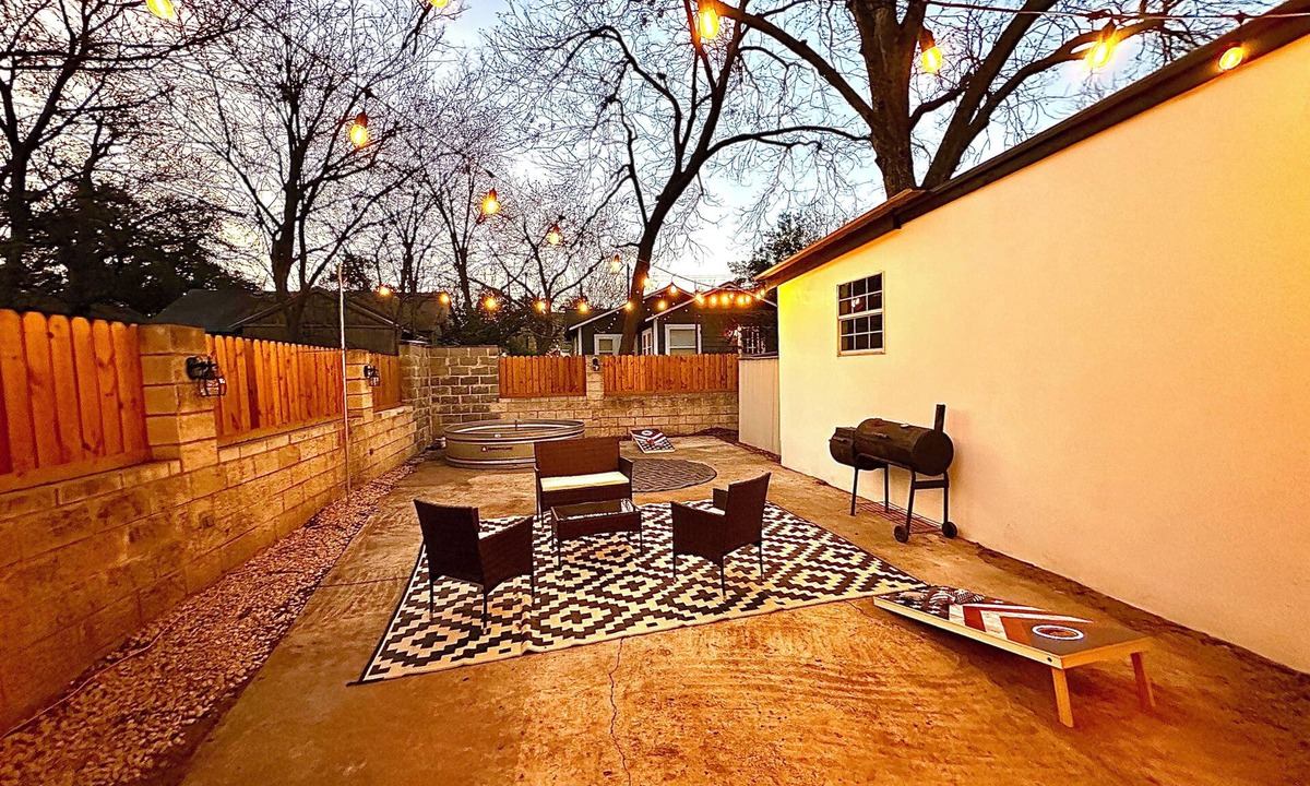 Cherrywood House | 3-bedroom house in charming Austin with private outdoor patio area