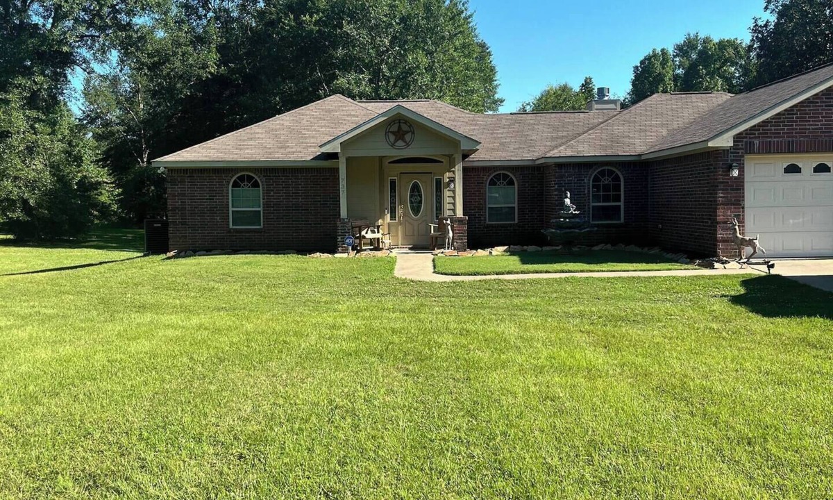 Lufkin House | 3-bedroom house in charming Lufkin with WiFi, AC. Enjoy your stay