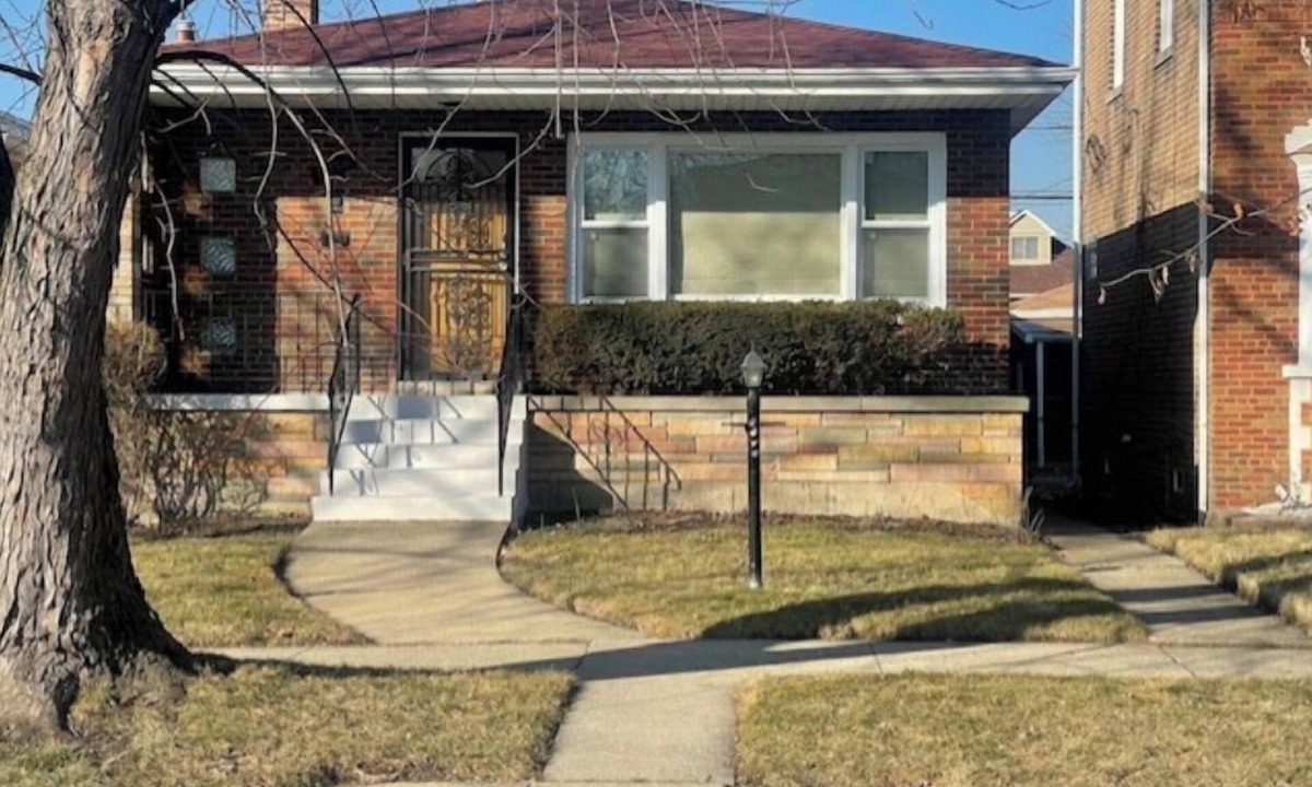 Calumet Heights Apartment | 3-bedroom house in cool Chicago with WiFi, AC