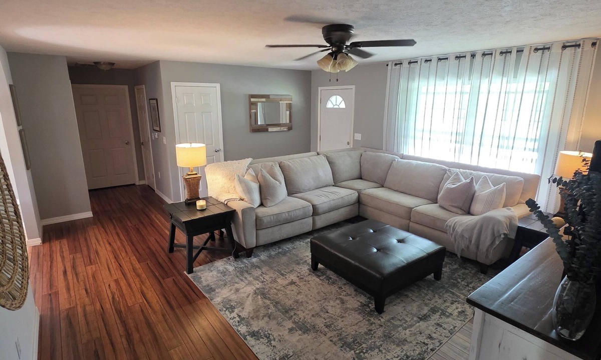 Berryville House | 3-bedroom house in delightful Berryville with AC and charm