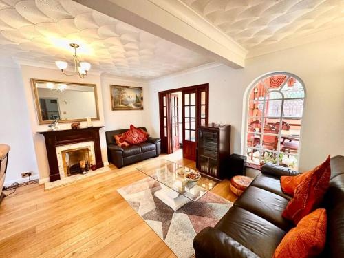 Longlands House | 3 Bedroom House in DA15