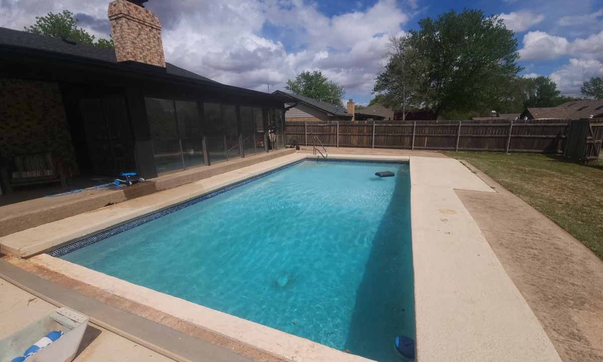 Elk City House | 3-bedroom house in Elk City with refreshing pool 4 min from Elk City 5 Plex
