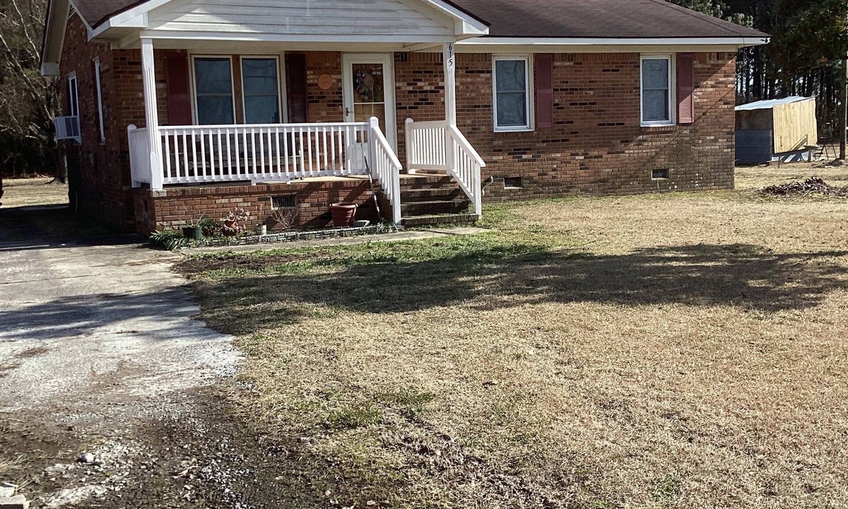 Engelhard House | 3-bedroom house in Engelhard NC , pet friendly. 57 miles to OBX.