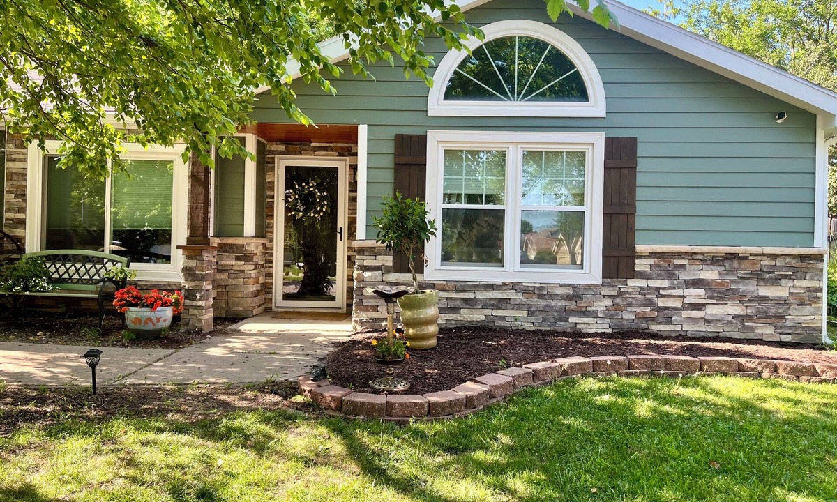 Lawrence House | 3-bedroom house in gorgeous Lawrence with easy access to K-10 and I-70