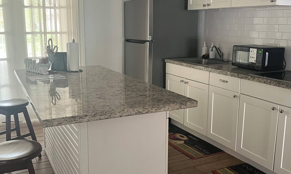 Pasadena House | 3-bedroom house in gorgeous Pasadena with cool AC breeze