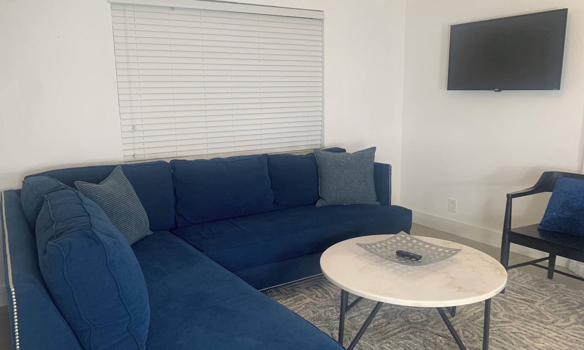 Hurst House | 3-bedroom house in Hurst with WiFi, AC