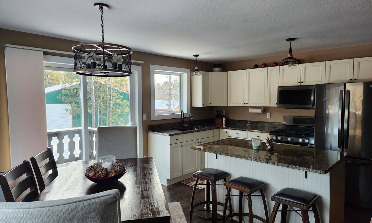 Side Lake House | 3-bedroom house in lovely Side Lake with AC and fitness room, close to Trails