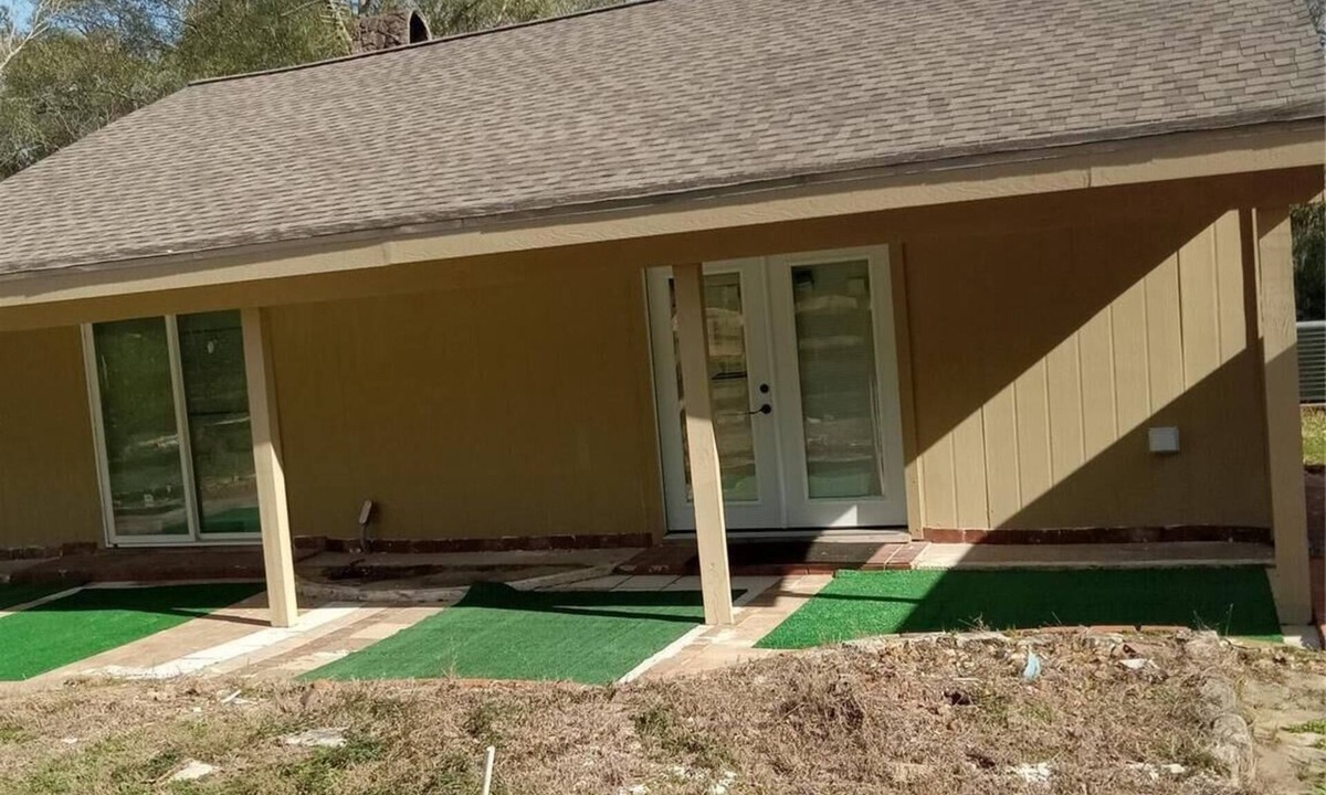 Magnolia House | 3-bedroom house in peaceful Magnolia with cool AC on 7.5 acres.