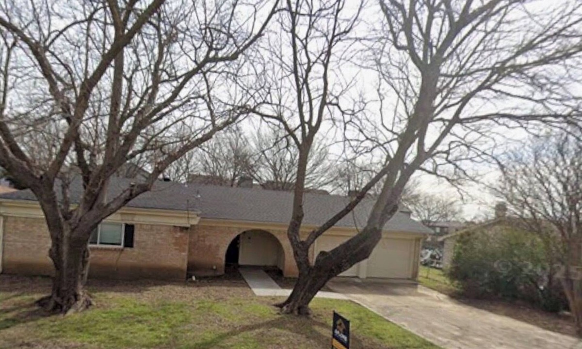 Benbrook House | 3-bedroom house in serene Benbrook with cool AC breeze
