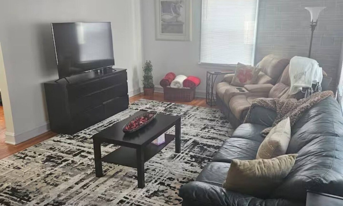 Des Plaines House | 3-bedroom house in beautiful Des Plaines with cool AC