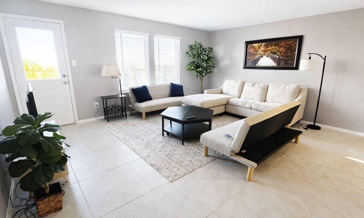Little Elm House | 3-bedroom house in wonderful Little Elm with beautiful greenery backyard