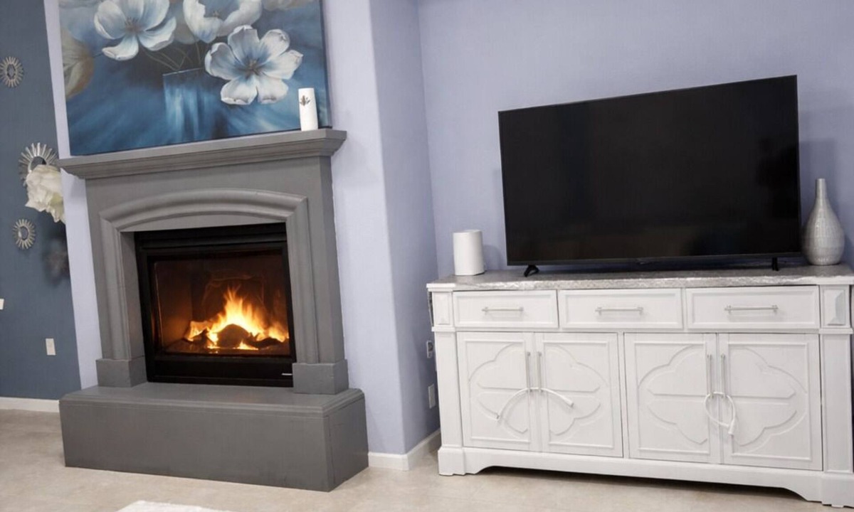 Brentwood Lake House | 3-bedroom house + loft 6 beds in tranquil Brentwood with garage parking