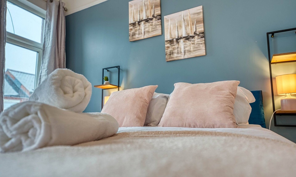 Coventry House | 3 Bedroom House Sleeps 6