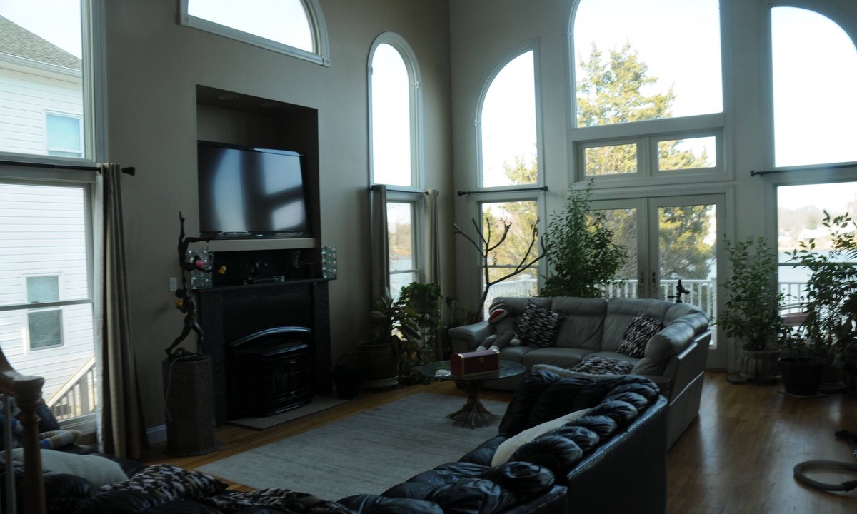 Glen Burnie House | 3 Bedroom house. The BayHouse on The water. Movie theater Dock, Rafts, Fishin