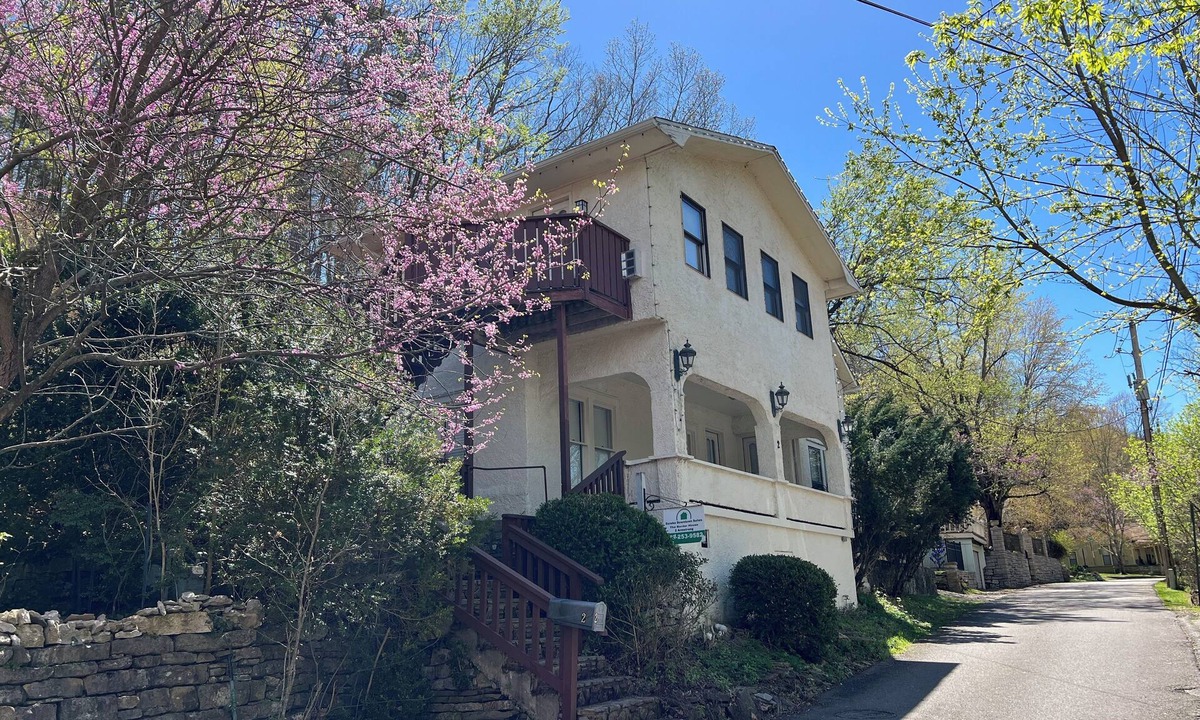 Eureka Springs Historic District House | 3-bedroom house in charming Downtown Eureka Springs Arkansas