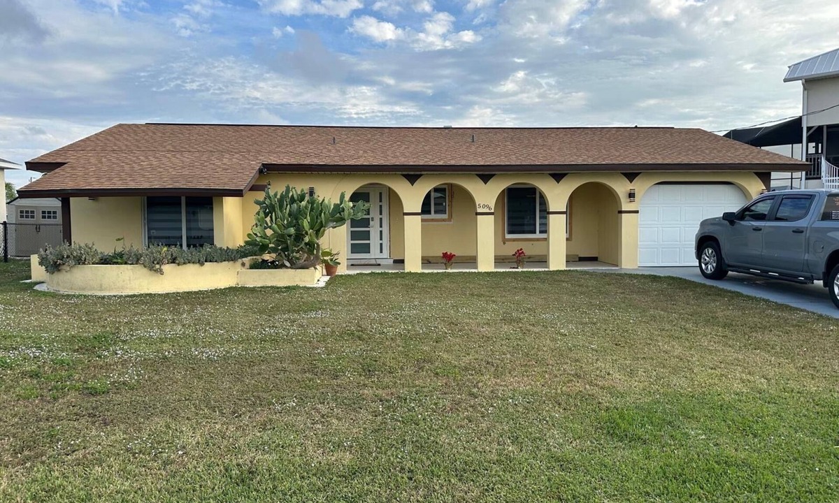 Gulf Cove House | 3-bedroom house in pleasant Port Charlotte with cool AC