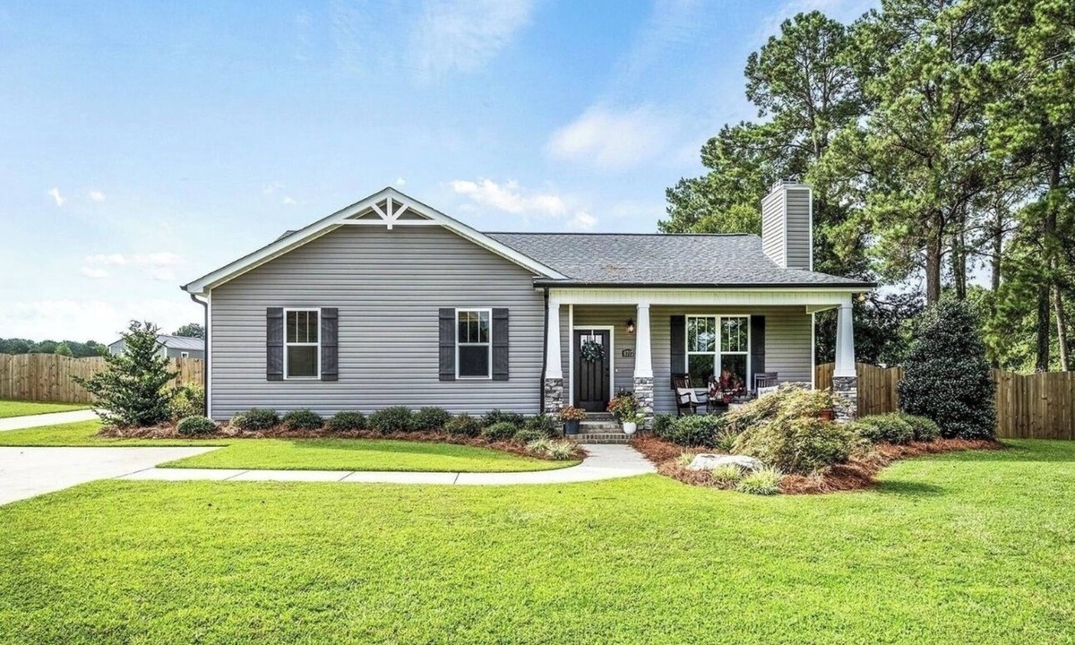 Willow Spring House | 3-bedroom house in nice Willow Springs with WiFi, AC