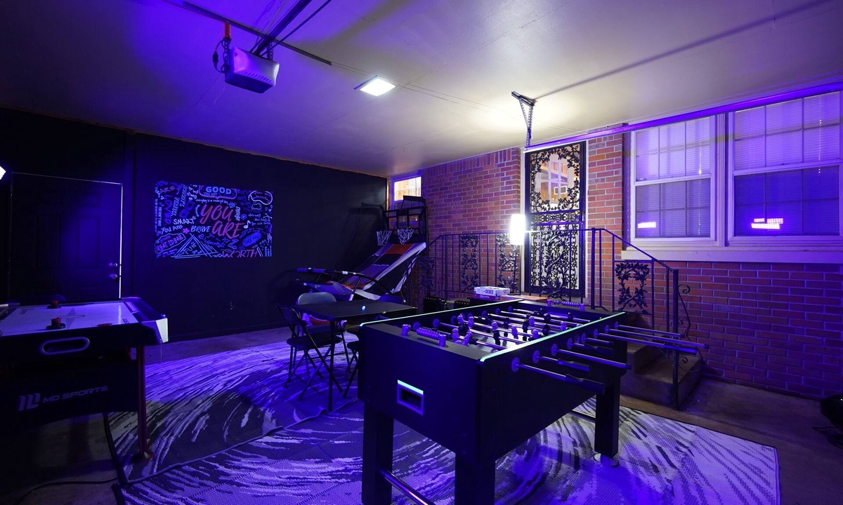 Whitehaven House | 3-bedroom house with game room near Graceland and the Airport!