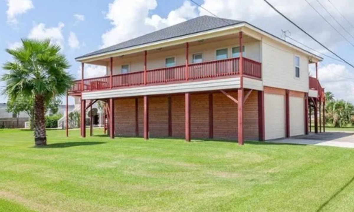 Sabine Pass House | 3 bedroom hunter/fisherman/birdwatcher/beach goers paradise