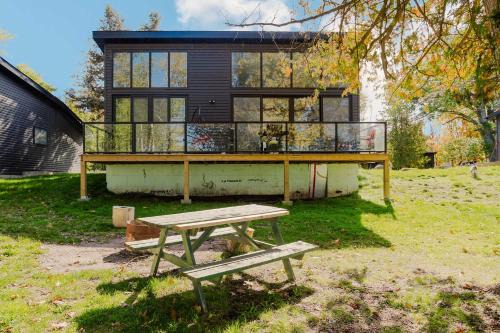 Lakefield House | 3-bedroom Lakefront Villa #8