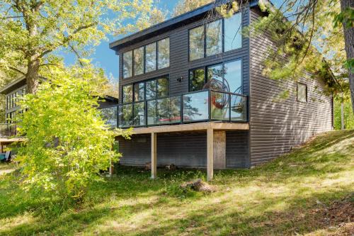 Lakefield House | 3-bedroom Lakefront Villa #1