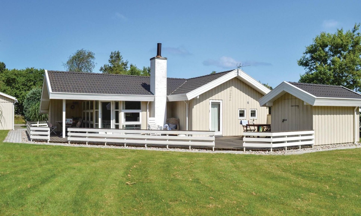 Melby House | 3 bedroom lovely home in Melby
