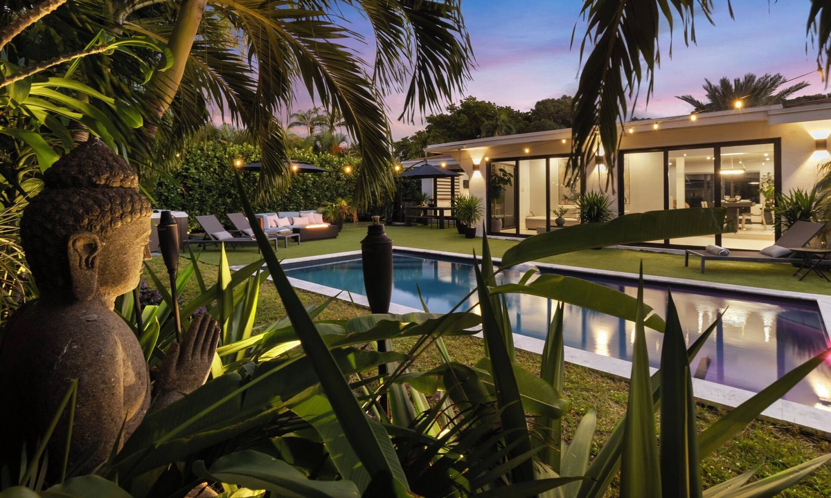 Wilton Manors House | 3 Bedroom Luxury Modern Home with Heated Pool and Near Downtown Dining & Shops!