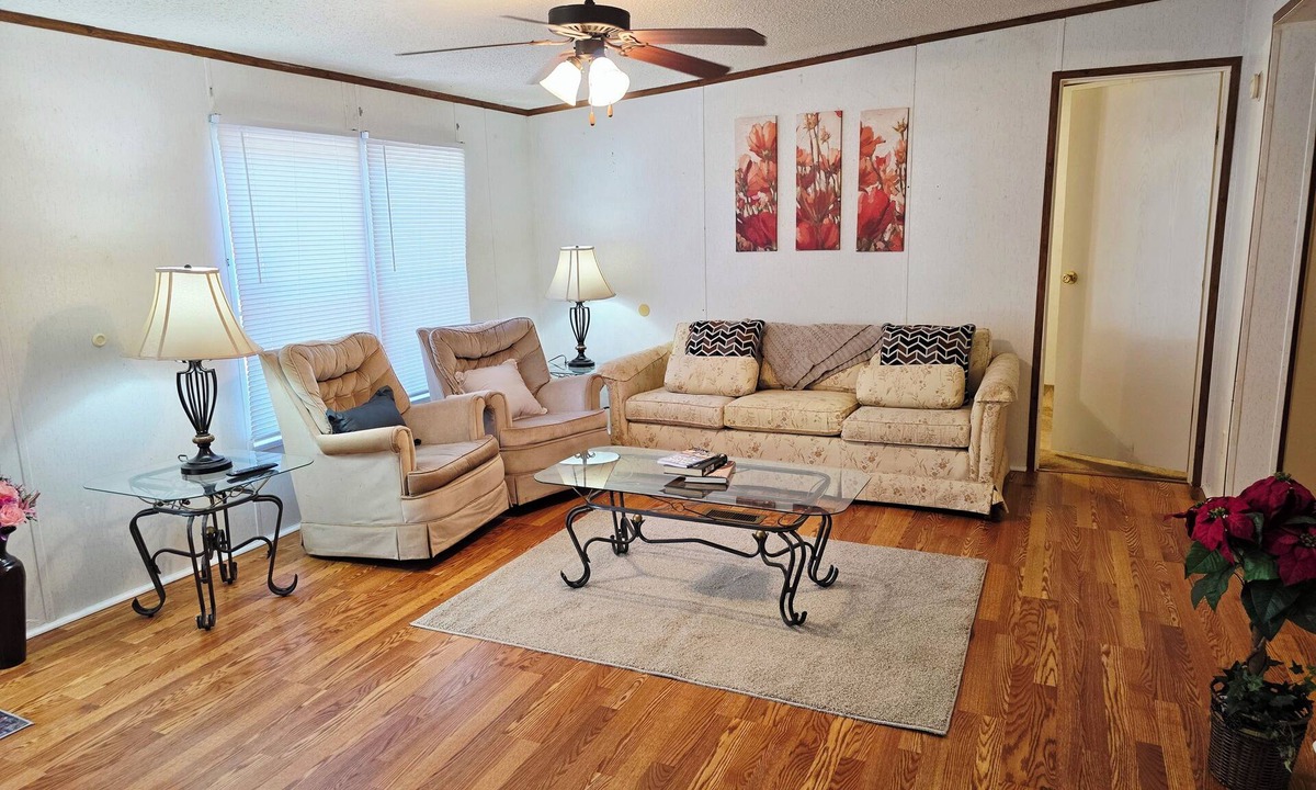 Monroe House | 3-bedroom mobile home in delightful community