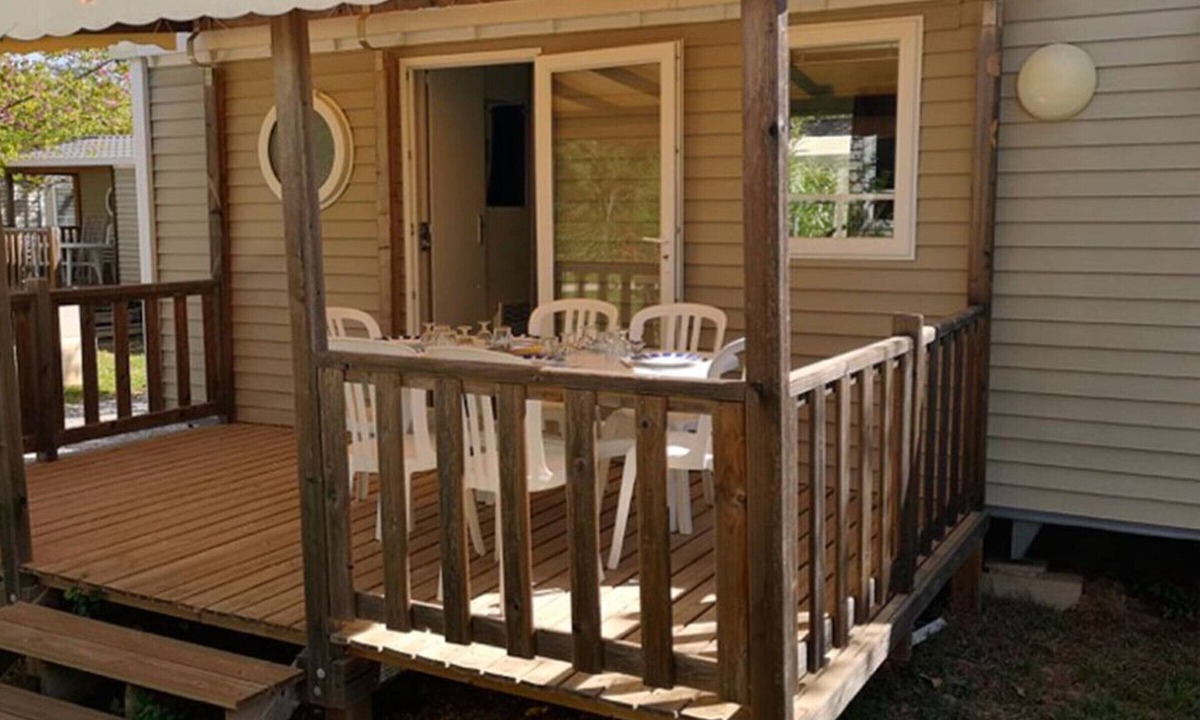 Collias House | 3-Bedroom Mobile Home with Terrace in Collias