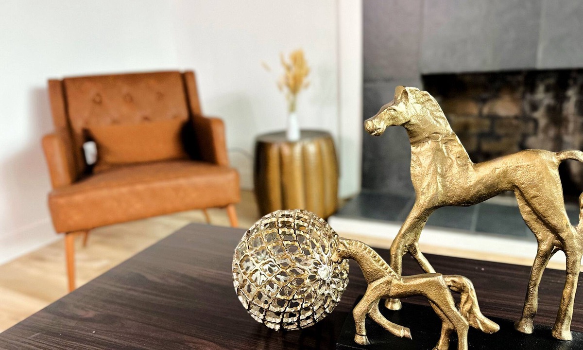 Carmichael House | 3 Bedroom Modern Elegance - Gourmet Kitchen