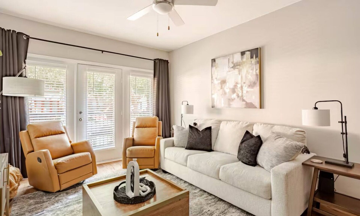 Downtown Oklahoma City Apartment | 3-bedroom Modern apartment in downtown Bricktown with 24/7 gym and pool
