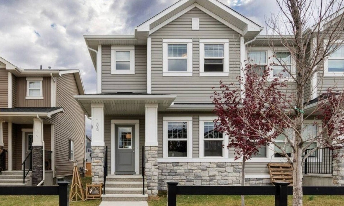 Cochrane House | 3 Bedroom Near Calgary & Mountains