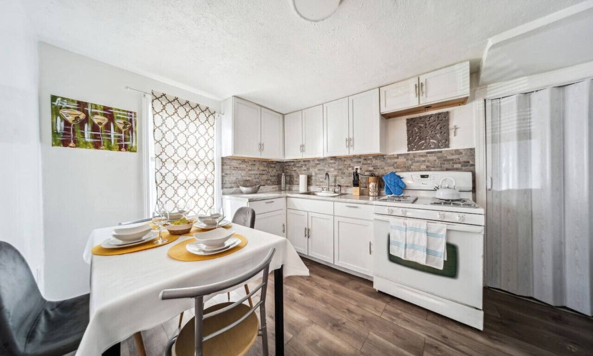 Garfield Heights House | 3 bedroom near Cleveland Clinic, UH, Hopkins Airport, up to 8 guests