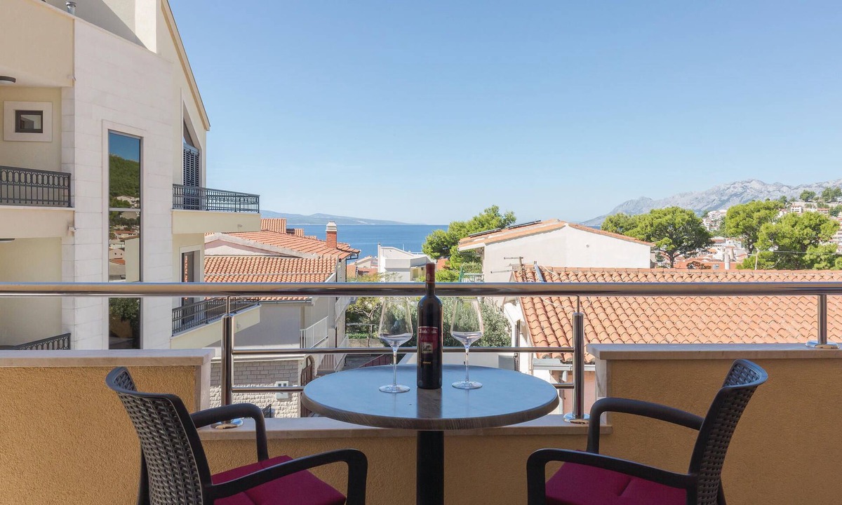 Baska Voda Apartment | 3 bedroom nice apartment in Baska Voda