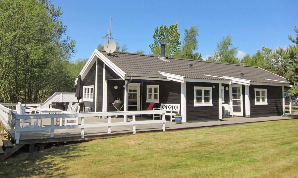 Oster Somarken House | 3 bedroom nice home in Aakirkeby