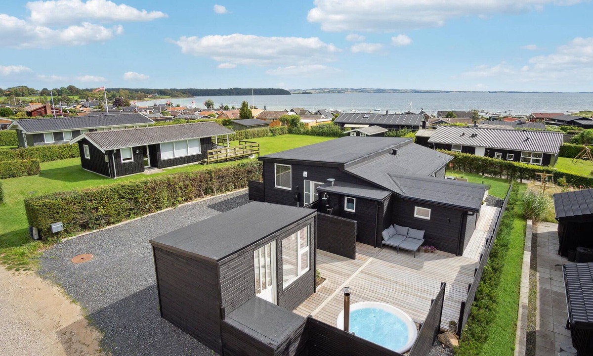 Ronde House | 3 bedroom nice home in Rønde