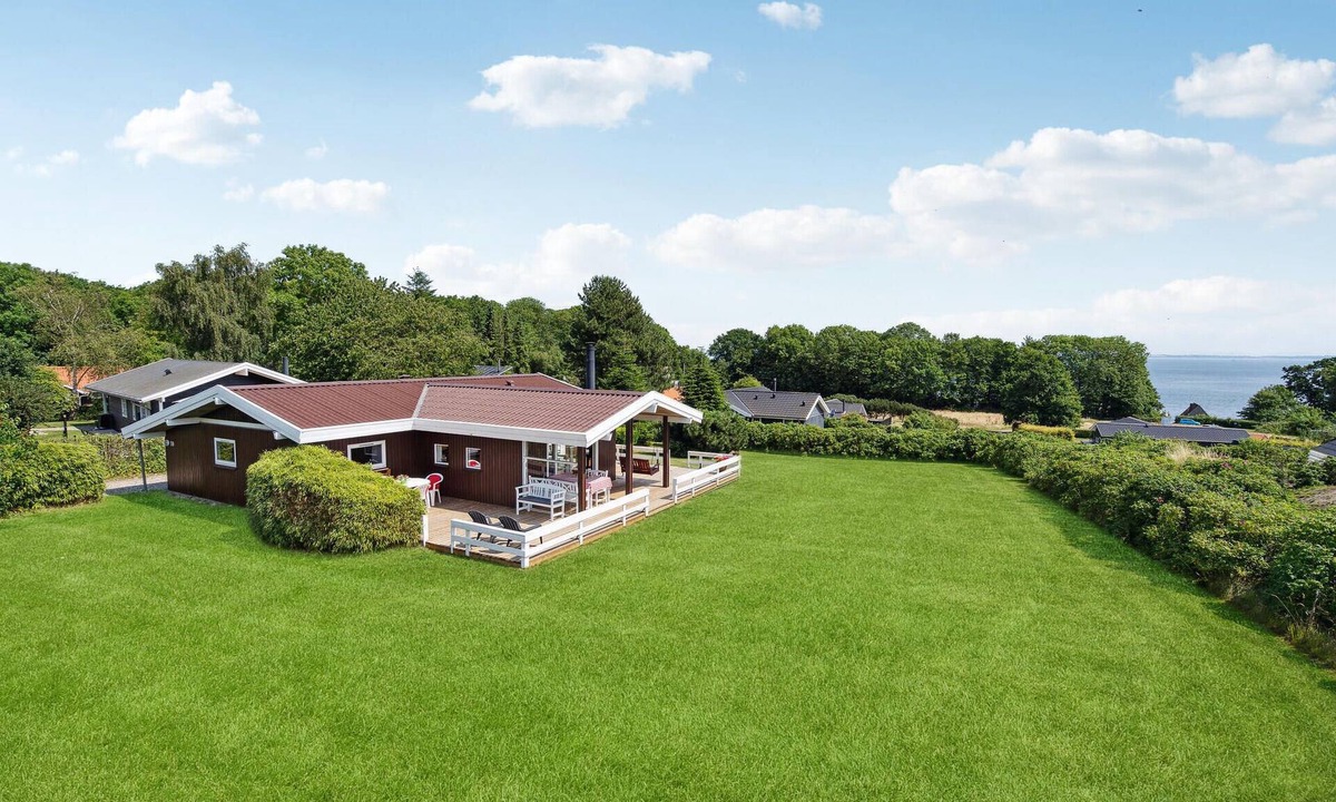 Mommark Strand House | 3 bedroom nice home in Sydals